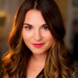 Victoria Aveyard Headshot