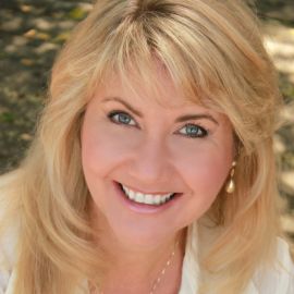 Lisa Louise Cooke Headshot