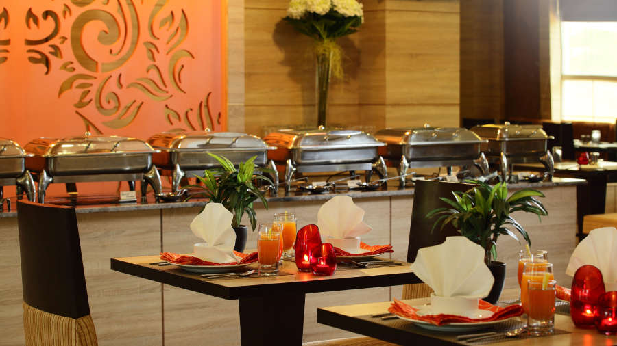 Hotel Nidhivan Sarovar Portico, Mathura Mathura Restaurant -Hotel-Sarovar-Portico -Mathura- 2 